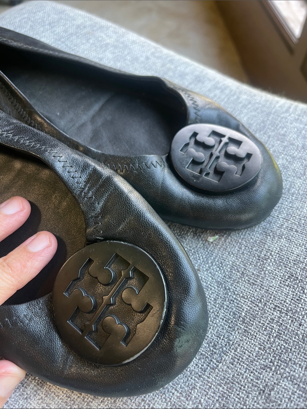Tory Burch Black Leather Logo Round-Toe Ballet Flats - Picture 5 of 9